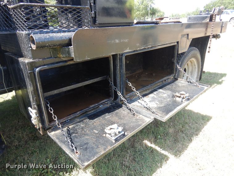 image for item KI9288 2016 Ford F550 Super Duty  flatbed truck