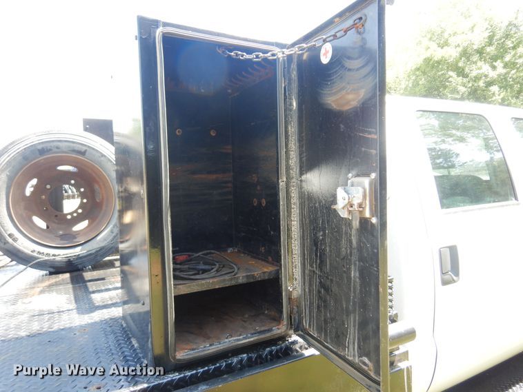 image for item KI9288 2016 Ford F550 Super Duty  flatbed truck