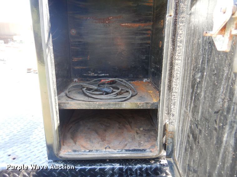 image for item KI9288 2016 Ford F550 Super Duty  flatbed truck