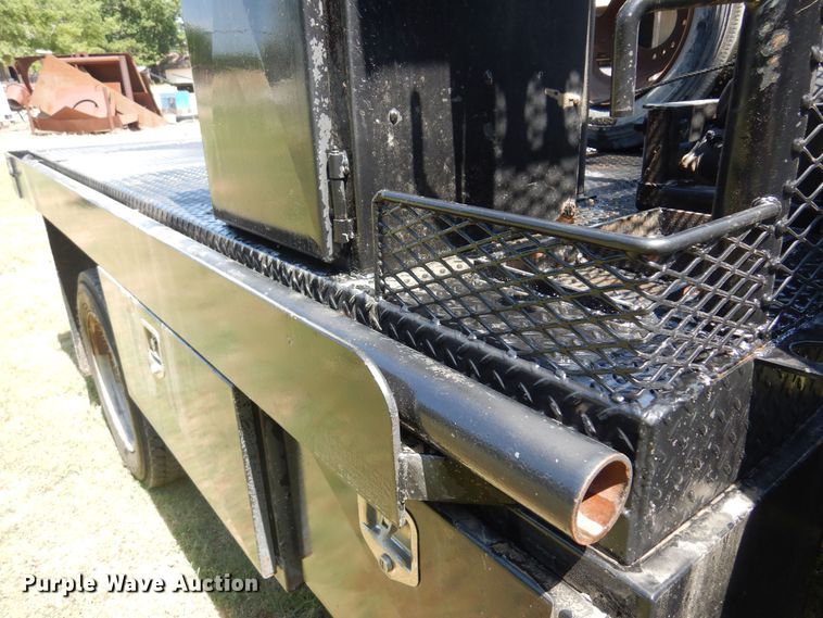 image for item KI9288 2016 Ford F550 Super Duty  flatbed truck