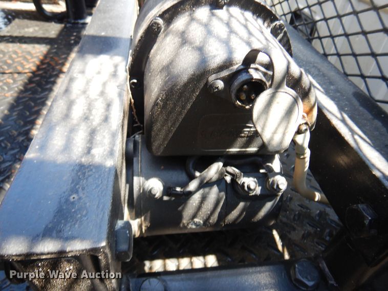 image for item KI9288 2016 Ford F550 Super Duty  flatbed truck