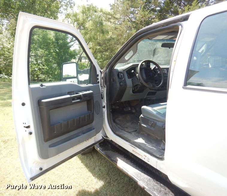 image for item KI9288 2016 Ford F550 Super Duty  flatbed truck