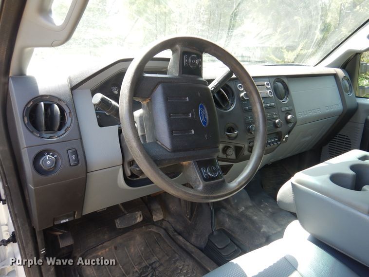 image for item KI9288 2016 Ford F550 Super Duty  flatbed truck