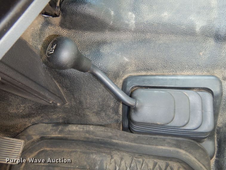 image for item KI9288 2016 Ford F550 Super Duty  flatbed truck