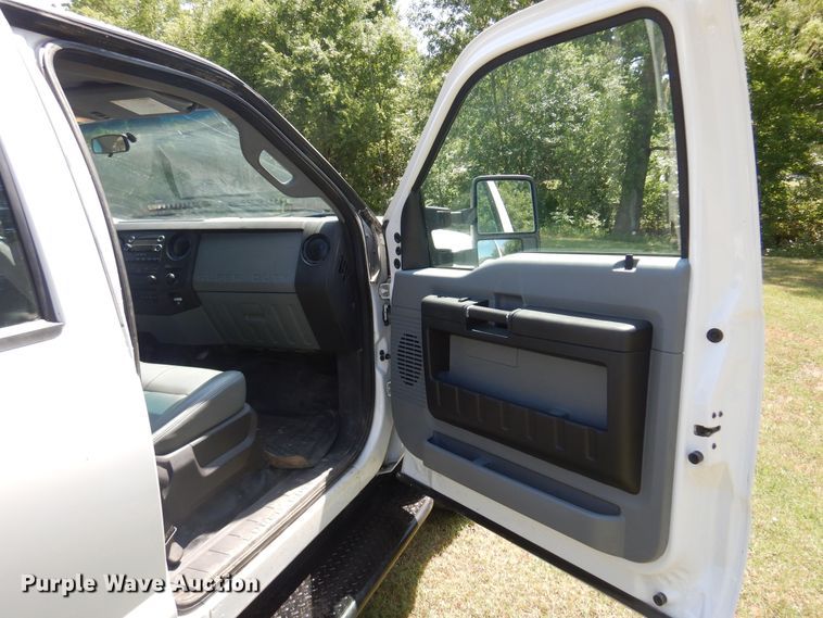 image for item KI9288 2016 Ford F550 Super Duty  flatbed truck