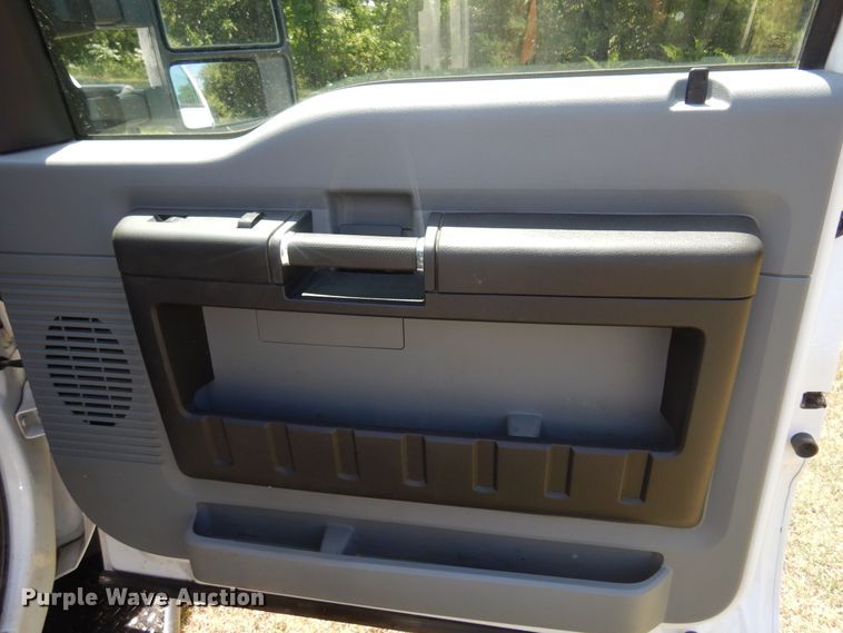 image for item KI9288 2016 Ford F550 Super Duty  flatbed truck