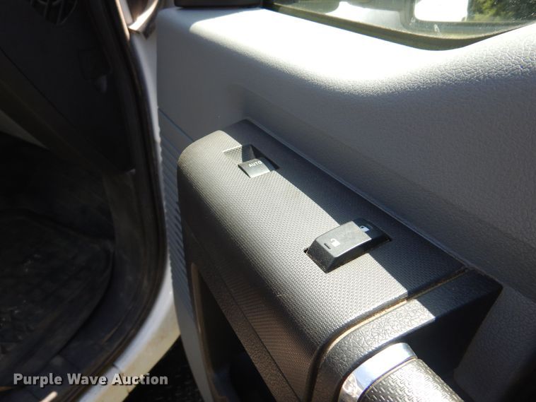 image for item KI9288 2016 Ford F550 Super Duty  flatbed truck