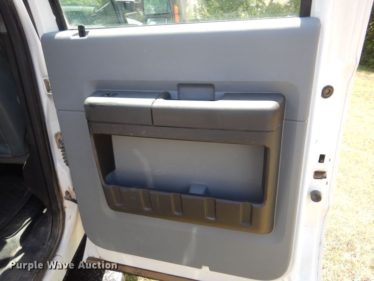 image for item KI9288 2016 Ford F550 Super Duty  flatbed truck