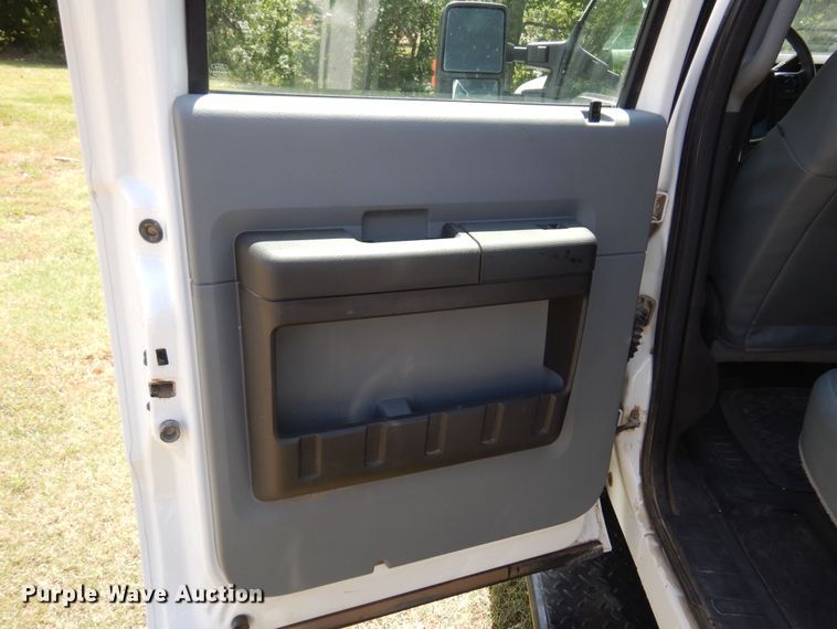 image for item KI9288 2016 Ford F550 Super Duty  flatbed truck