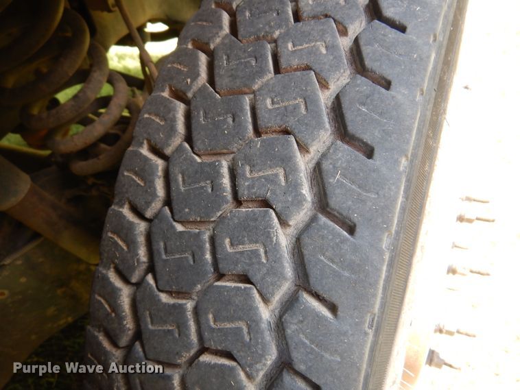 image for item KI9288 2016 Ford F550 Super Duty  flatbed truck