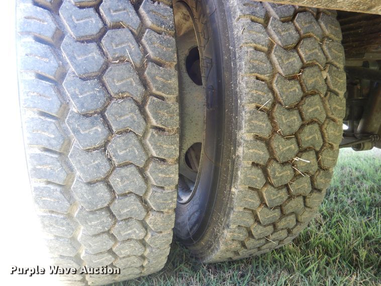 image for item KI9288 2016 Ford F550 Super Duty  flatbed truck