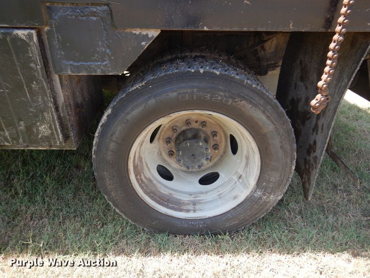 image for item KI9288 2016 Ford F550 Super Duty  flatbed truck