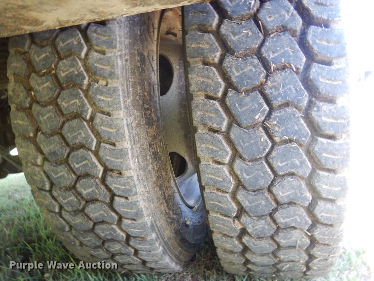 image for item KI9288 2016 Ford F550 Super Duty  flatbed truck