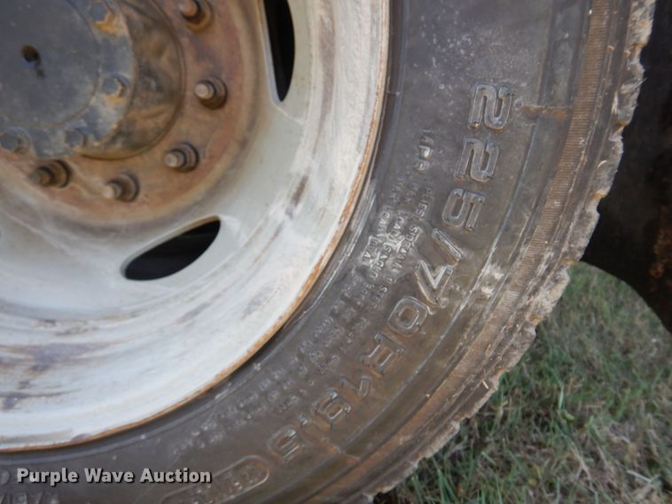 image for item KI9288 2016 Ford F550 Super Duty  flatbed truck