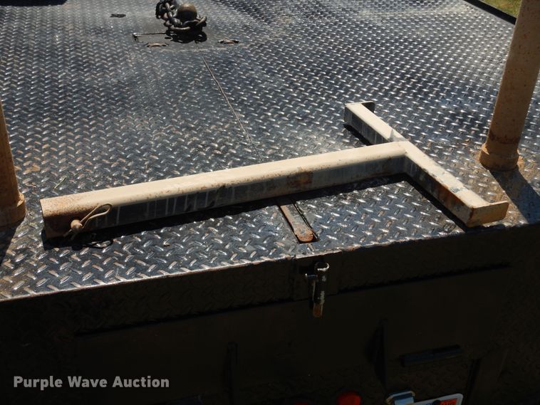 image for item KI9288 2016 Ford F550 Super Duty  flatbed truck