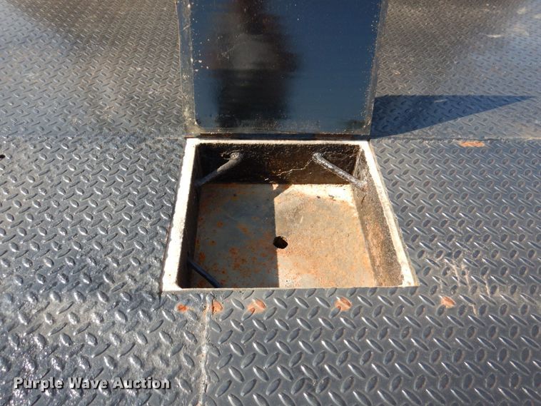 image for item KR9130 2002 Ford F450 Super Duty XL  flatbed truck