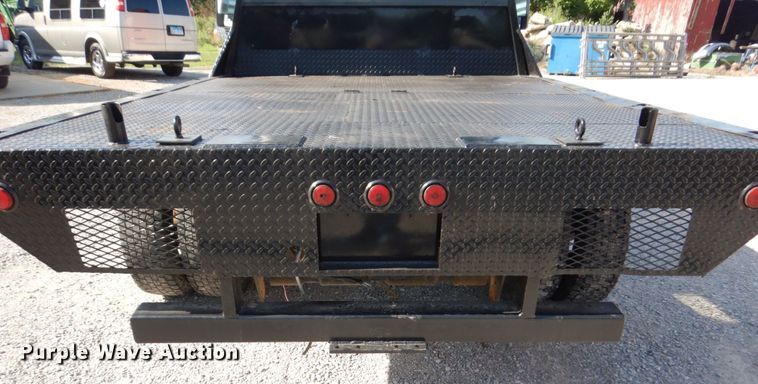 image for item KR9130 2002 Ford F450 Super Duty XL  flatbed truck