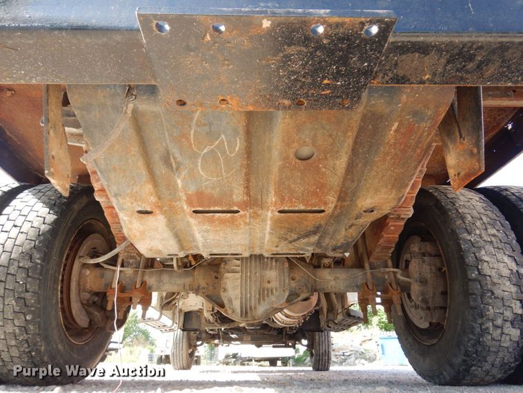 image for item KR9130 2002 Ford F450 Super Duty XL  flatbed truck