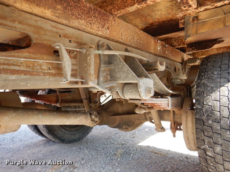 image for item KR9130 2002 Ford F450 Super Duty XL  flatbed truck