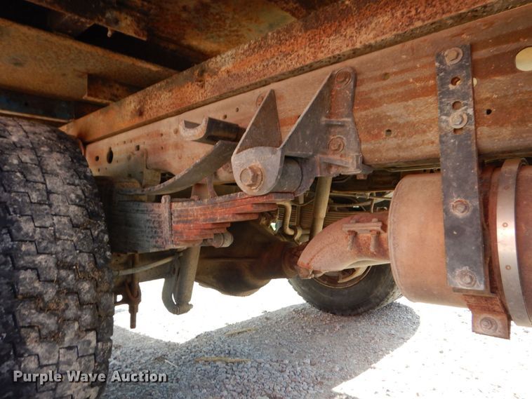 image for item KR9130 2002 Ford F450 Super Duty XL  flatbed truck