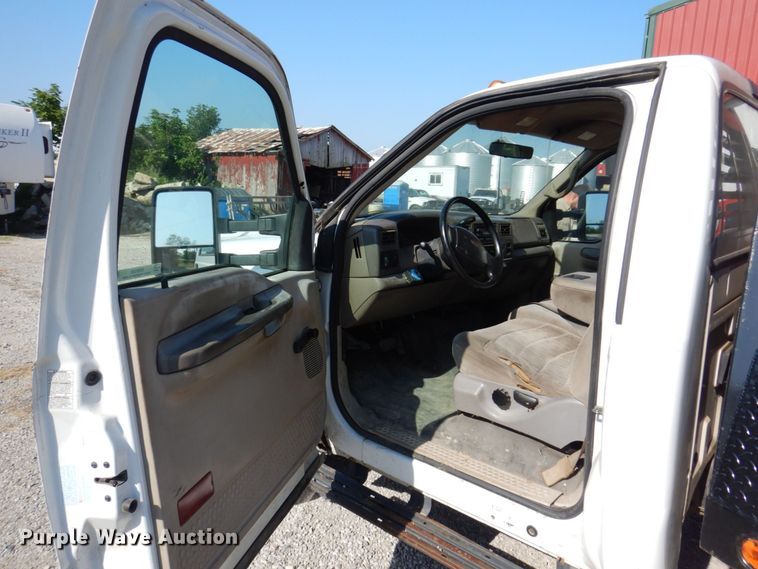 image for item KR9130 2002 Ford F450 Super Duty XL  flatbed truck