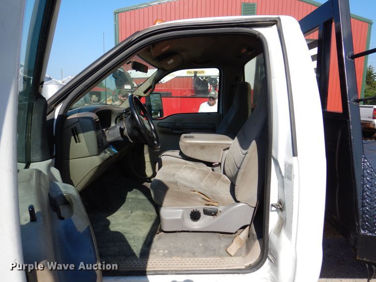 image for item KR9130 2002 Ford F450 Super Duty XL  flatbed truck