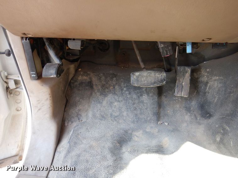 image for item KR9130 2002 Ford F450 Super Duty XL  flatbed truck