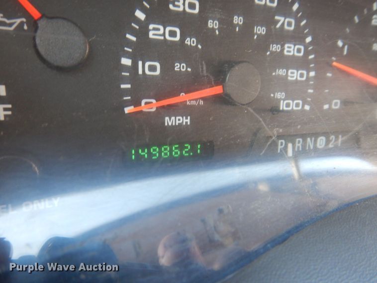 image for item KR9130 2002 Ford F450 Super Duty XL  flatbed truck