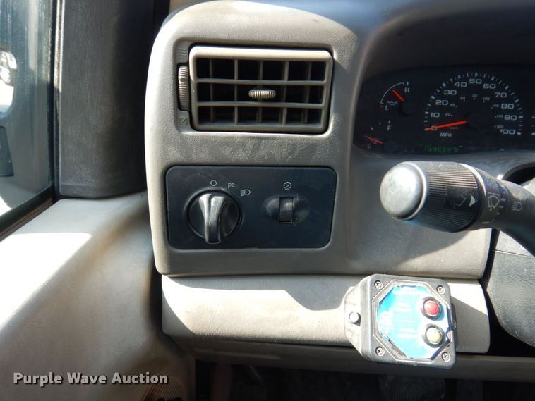 image for item KR9130 2002 Ford F450 Super Duty XL  flatbed truck