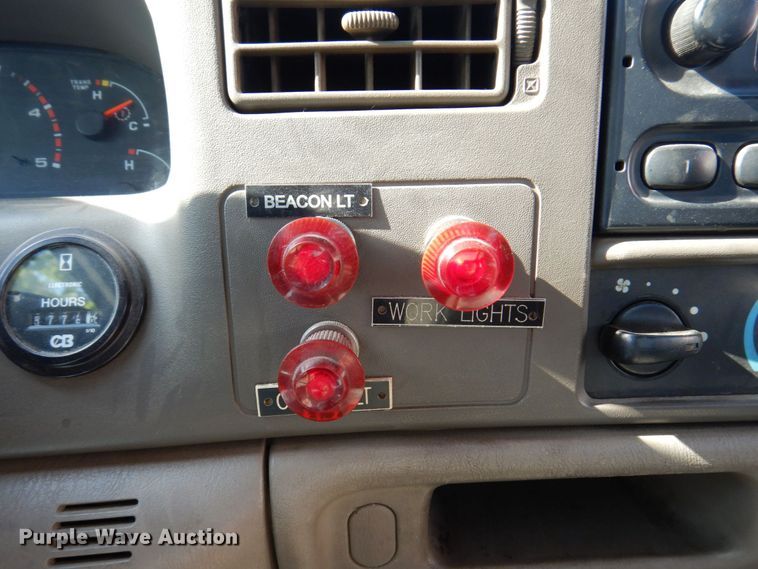 image for item KR9130 2002 Ford F450 Super Duty XL  flatbed truck