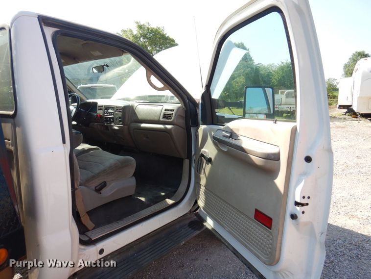 image for item KR9130 2002 Ford F450 Super Duty XL  flatbed truck