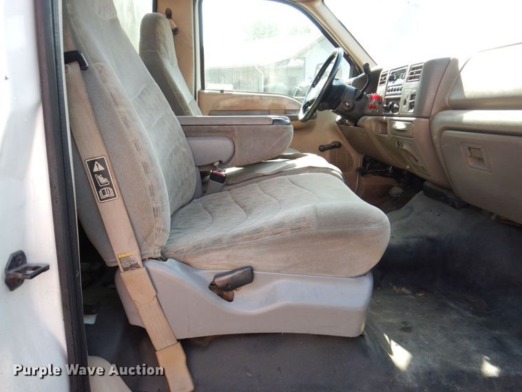 image for item KR9130 2002 Ford F450 Super Duty XL  flatbed truck