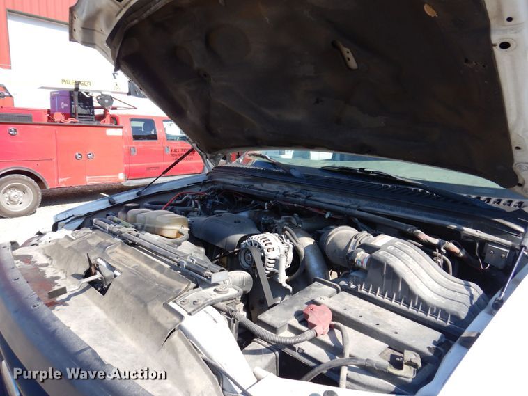 image for item KR9130 2002 Ford F450 Super Duty XL  flatbed truck