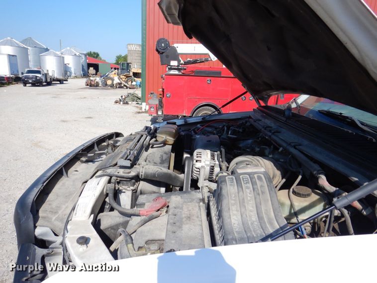 image for item KR9130 2002 Ford F450 Super Duty XL  flatbed truck