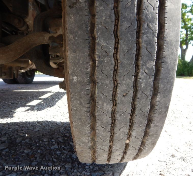 image for item KR9130 2002 Ford F450 Super Duty XL  flatbed truck