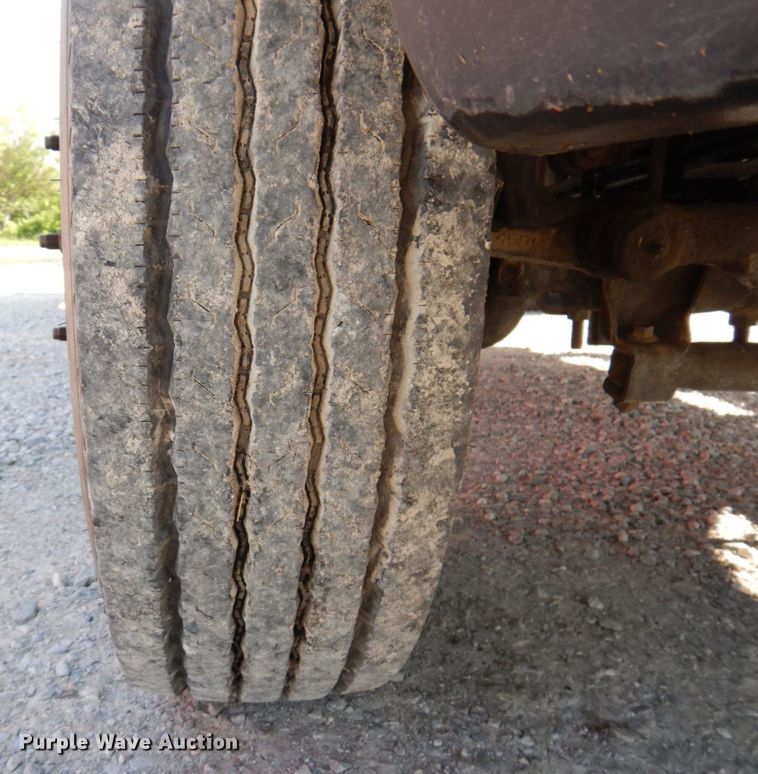 image for item KR9130 2002 Ford F450 Super Duty XL  flatbed truck