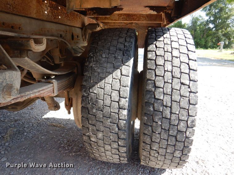 image for item KR9130 2002 Ford F450 Super Duty XL  flatbed truck