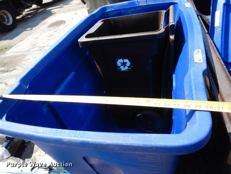 image for item KR9142 Refuse bins