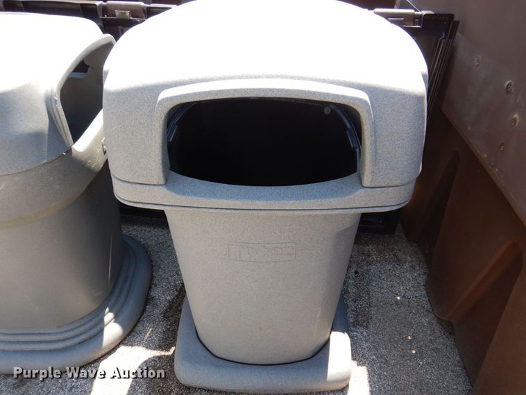 image for item KR9142 Refuse bins