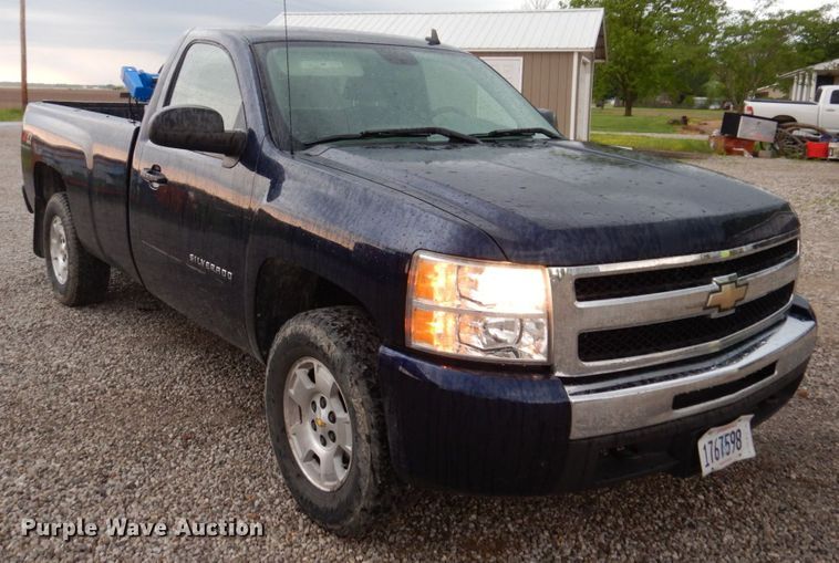 image for item KR9335 2011 Chevrolet Silverado 1500  pickup truck