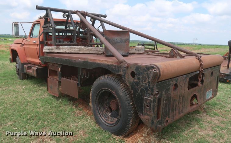 image for item KR9864 1974 Ford F750  winch truck