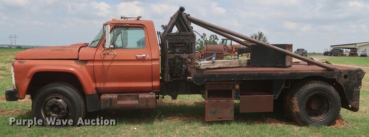image for item KR9864 1974 Ford F750  winch truck