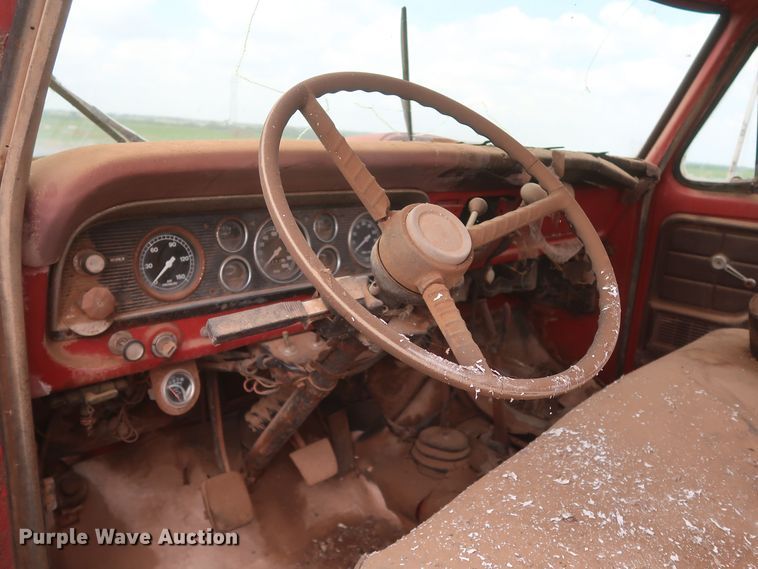 image for item KR9864 1974 Ford F750  winch truck