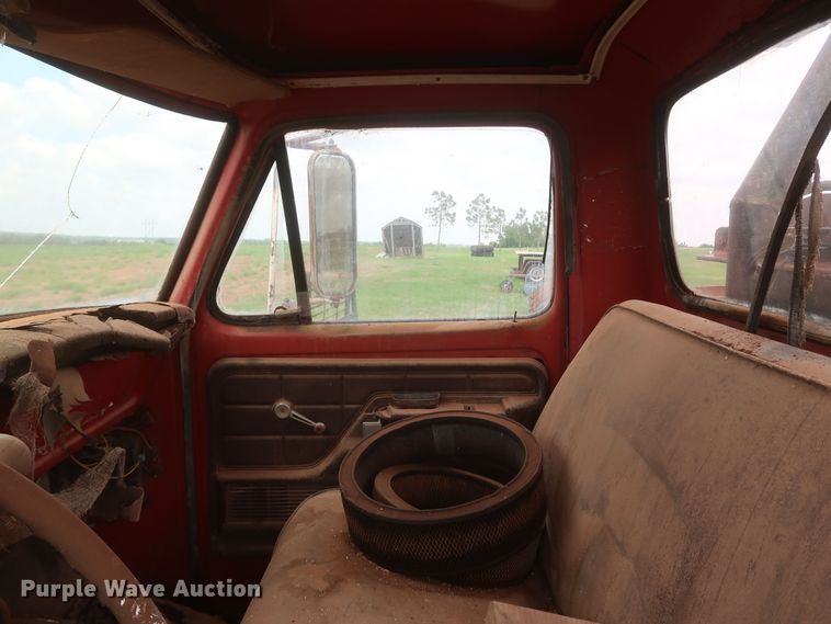 image for item KR9864 1974 Ford F750  winch truck