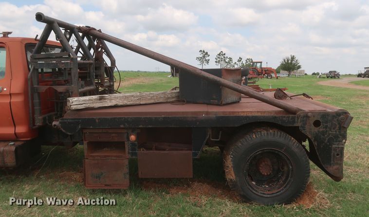 image for item KR9864 1974 Ford F750  winch truck