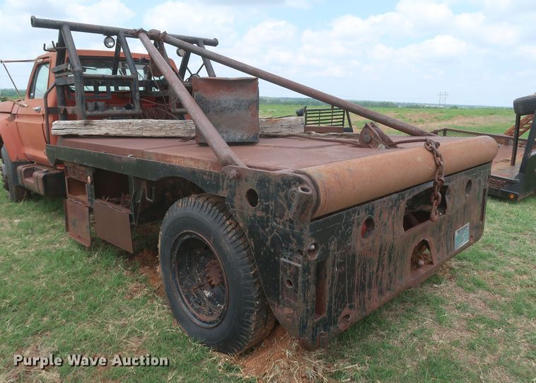 image for item KR9864 1974 Ford F750  winch truck