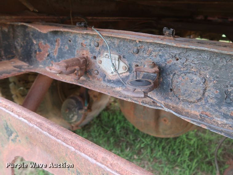 image for item KR9864 1974 Ford F750  winch truck