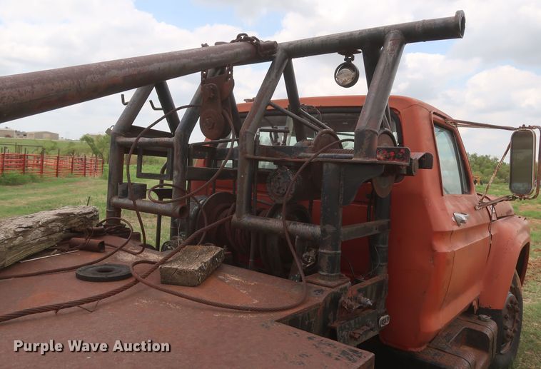 image for item KR9864 1974 Ford F750  winch truck