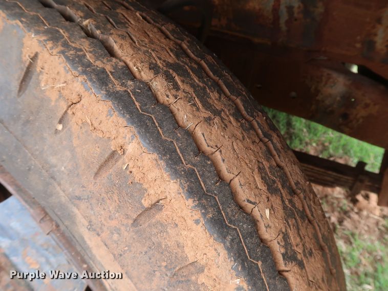 image for item KR9864 1974 Ford F750  winch truck