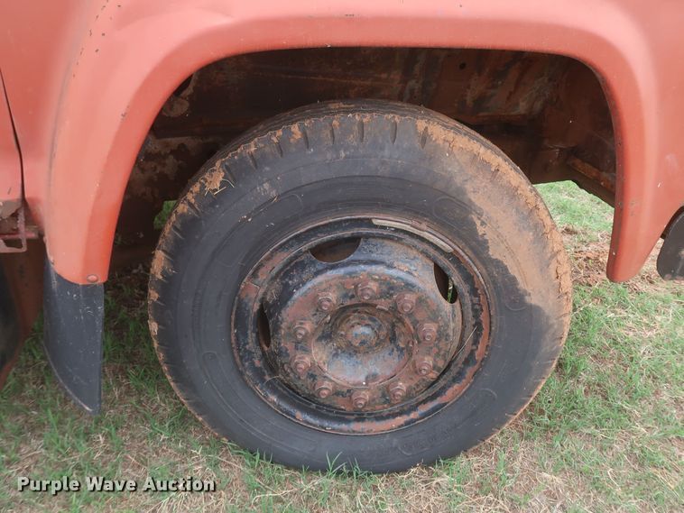 image for item KR9864 1974 Ford F750  winch truck